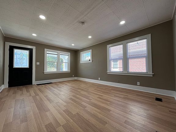3rd image of 466 Hinman St