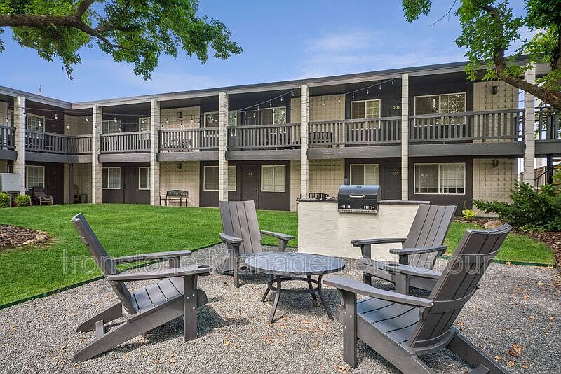 1st image of 109 S 9th St APT 206