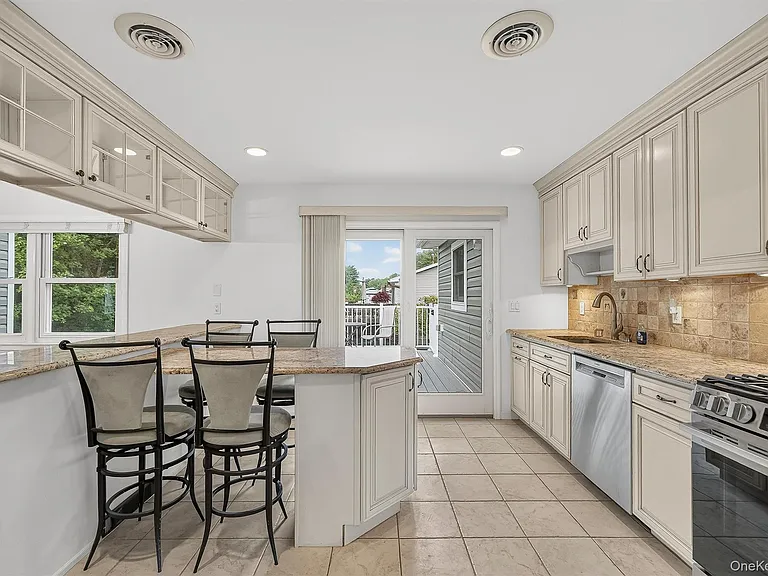 234 Betsy Ross Dr — Photo 13