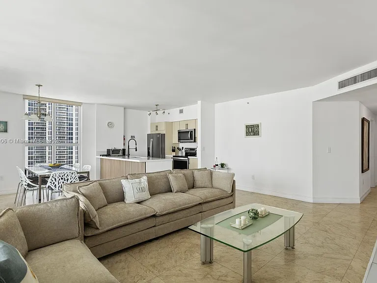 17555 Atlantic Blvd #Penthouse 7 — Photo 5