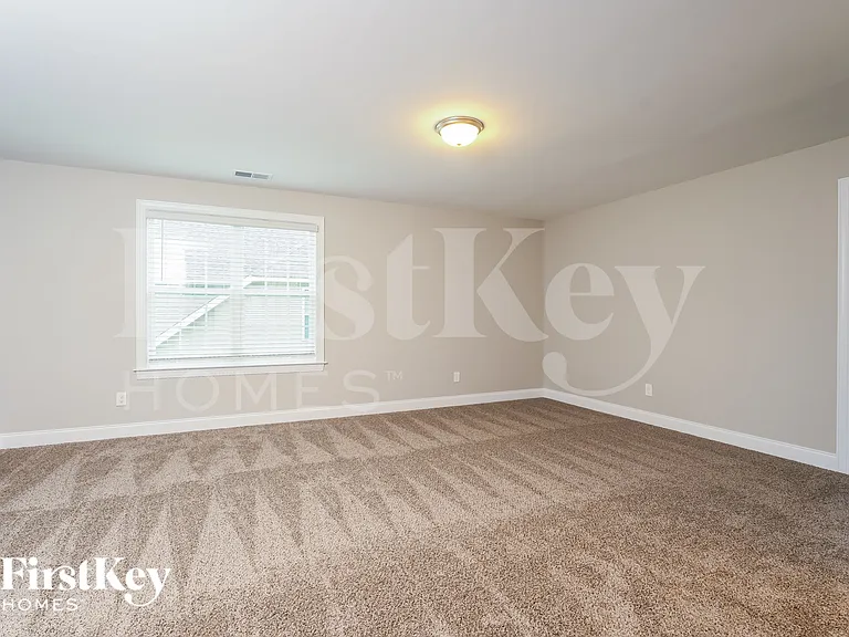 558 Dorchester St — Photo 13