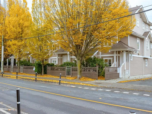 1043 Caledonia Ave #13, Victoria, BC V8T 1E7