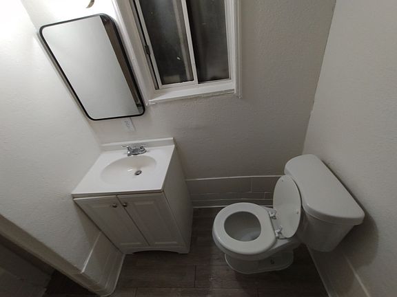 2nd image of 5894 Crest Ave APT B
