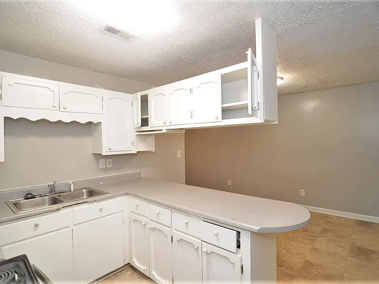 2425 Tuxedo Dr NW — Photo 13