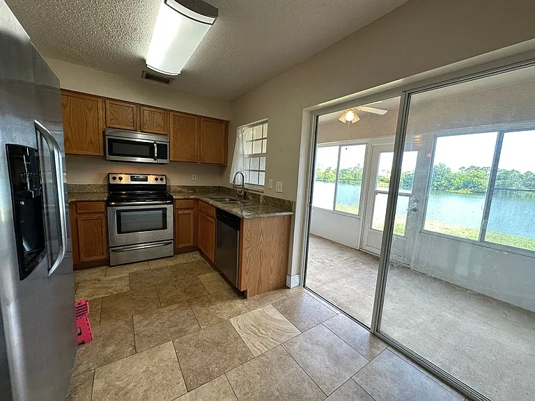 413 Kensington Lake Cir — Photo 7