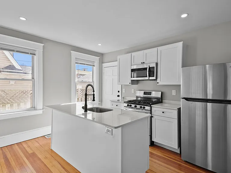 460 Eaton St #1 — Photo 4