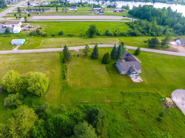 1090 Old Orchard Ln, Cheboygan, MI 49721