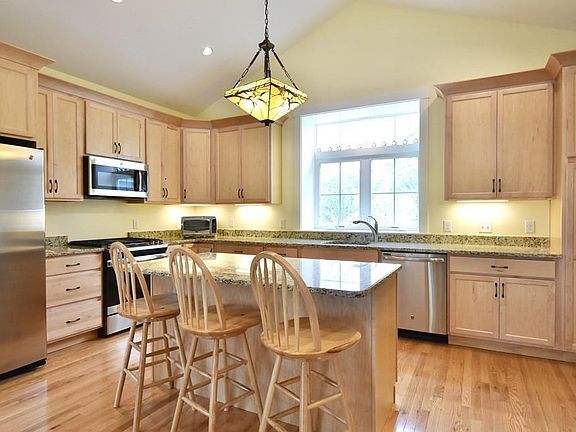 5th image of 10 Southview Way