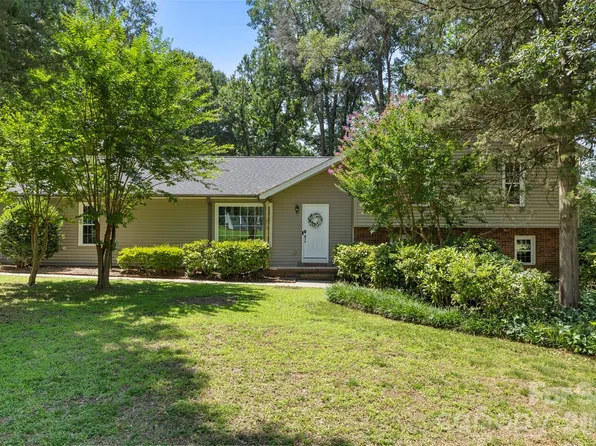 5381 Woodside Dr, Rock Hill, SC 29732