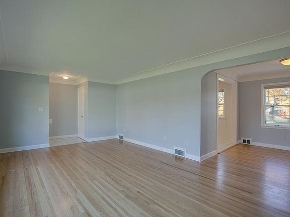 3rd image of 6526 Stevens Ave S