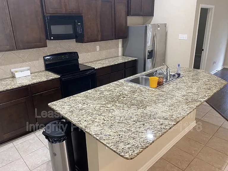 115 Northpointe Dr — Photo 5