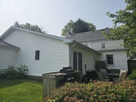 Patio with natural gas grill