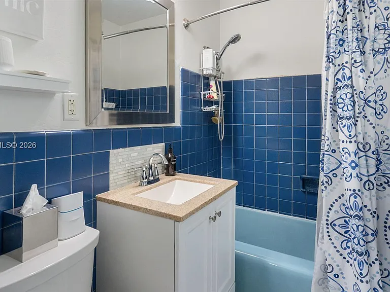 2549 NE 27th Ave — Photo 14