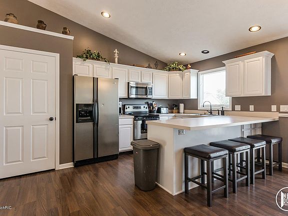 4th image of 365 Summerlin Dr