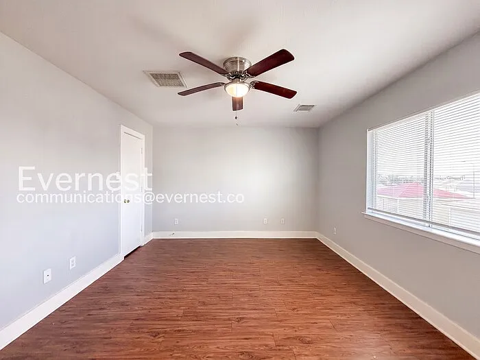 1043 Grassy View Dr — Photo 13