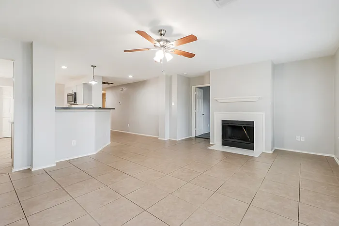 4 bed, 2.5 bath, 1777 sqft, $1,875 — Photo 4
