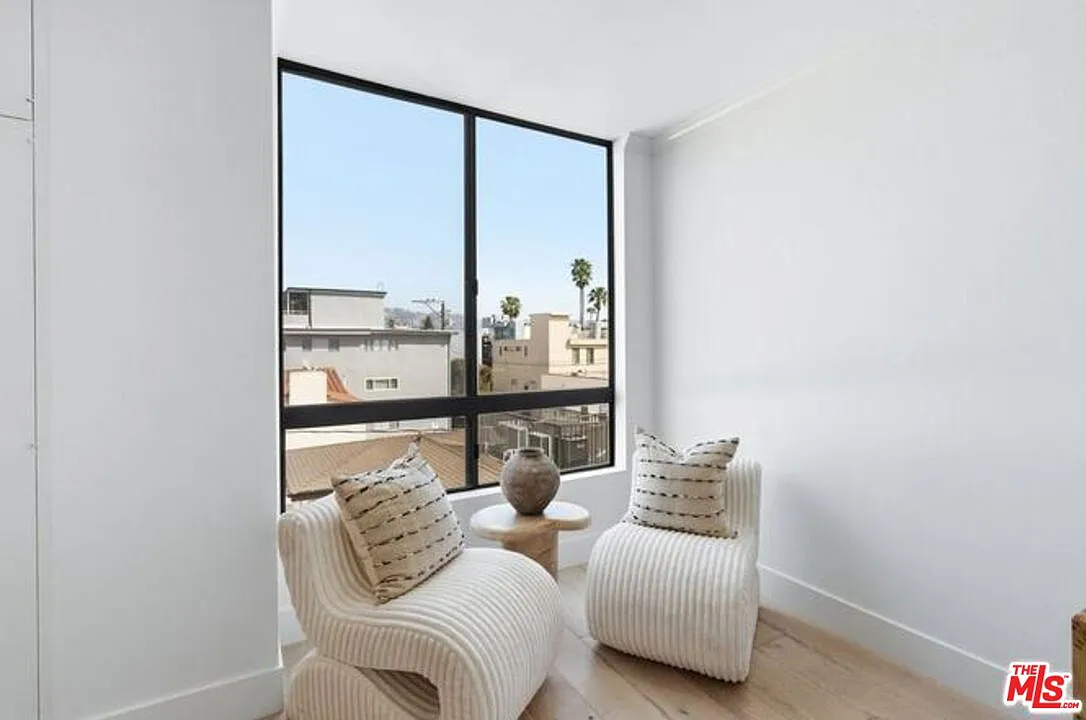 2 bed, 2.0 bath, 1587 sqft, $5,950 — Photo 4
