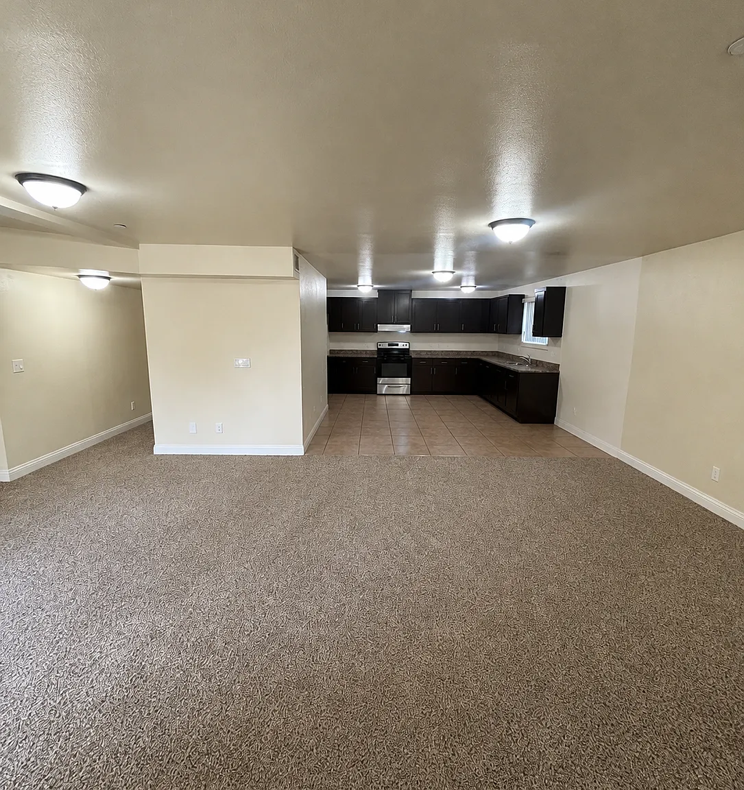 5 bed, 1923 sqft, $4,200 — Photo 4