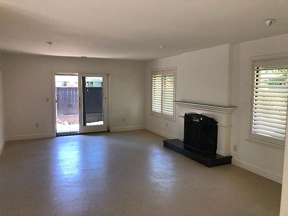 3rd image of 2280 University Ave