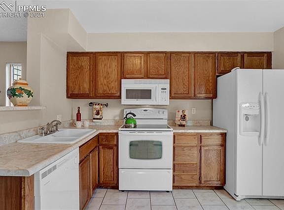 3rd image of 7651 Lexington Manor Dr