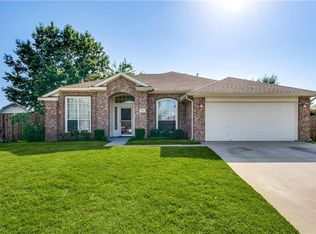 302 Fairhaven Ct, Arlington, TX 76018