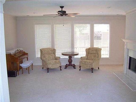 3rd image of 3065 Steeplegate Dr
