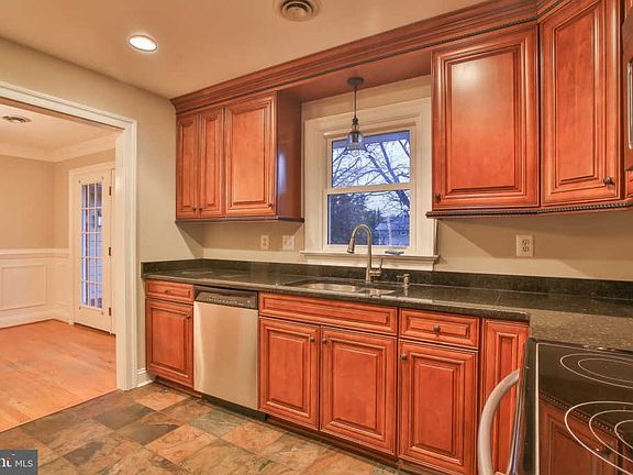 4th image of 301 Ayrlee Ave NW