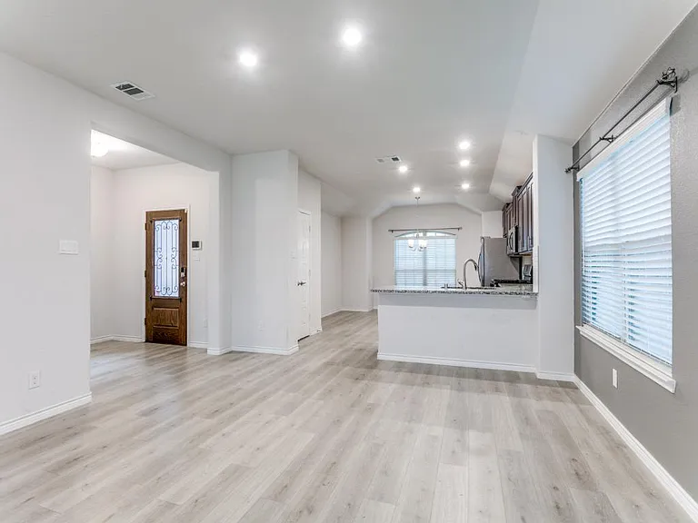4120 Spur Trail Dr — Photo 4
