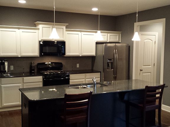 4th image of 936 SW Loula Dr