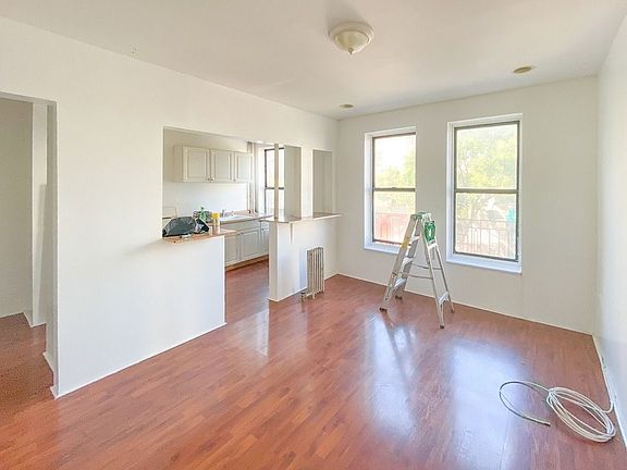 2nd image of 560 Lincoln Pl APT G