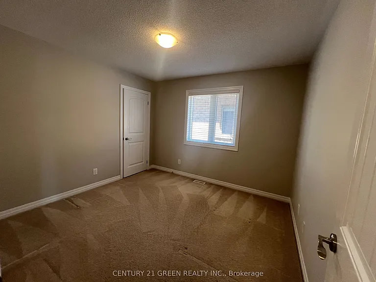 37 Aird Ct — Photo 32