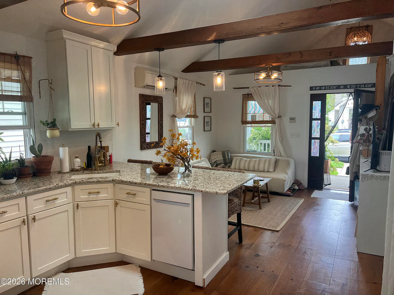 2 bed, 580 sqft, $2,300 — Photo 4