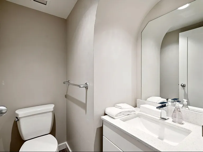 875 Sansom St #Penthouse 103 — Photo 8