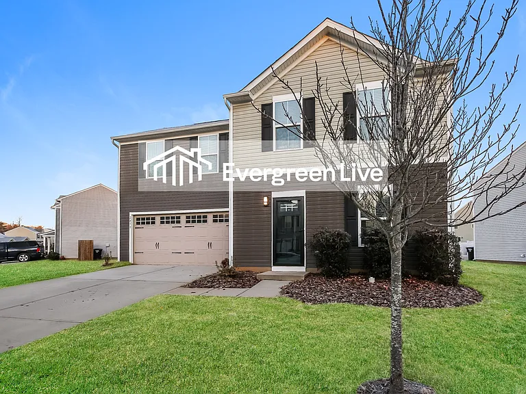 2450 Willow Pond Ln SE — Photo 3