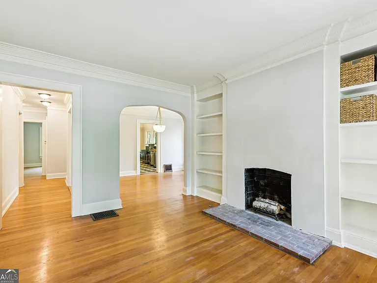 1500 N Highland Ave NE — Photo 8