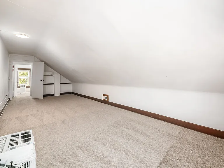2245 Summit St #2 — Photo 28