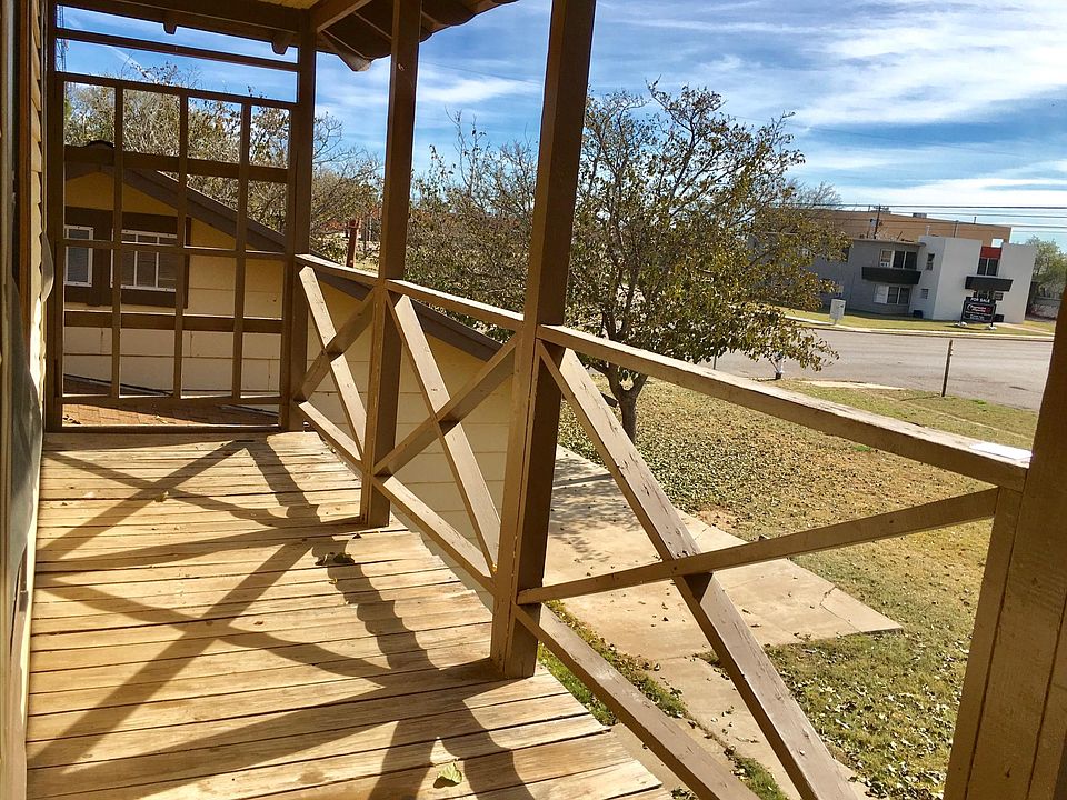 2nd image of 1614 Avenue L APT D