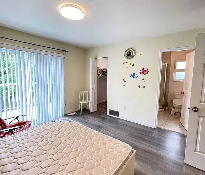 2900 Burton Ct — Photo 9