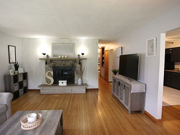 4th image of 583 W 5th St