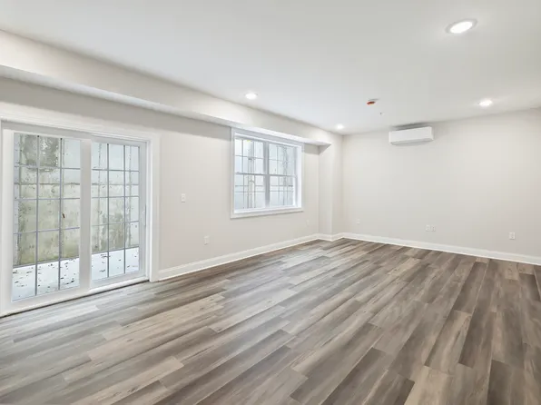 60 Woodside Pl, Newark, NJ 07104