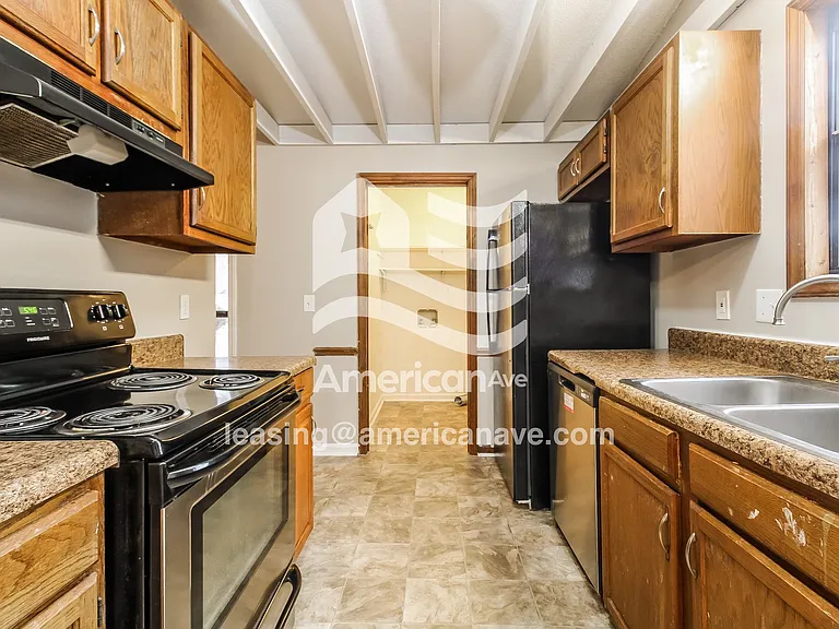 1395_005_kitchen_6.jpg