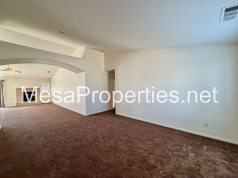3 bed, 2.0 bath, 1712 sqft, $2,350 — Photo 4