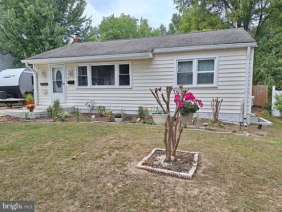 2nd image of 1104 Grandin Ave