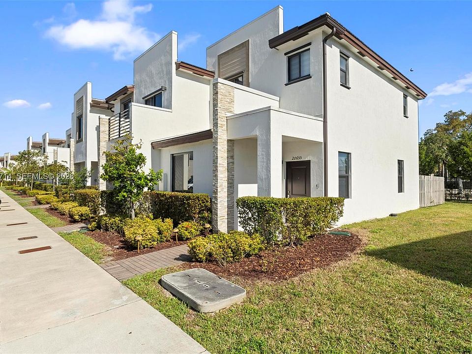 1st image of 20655 NE 7th Pl