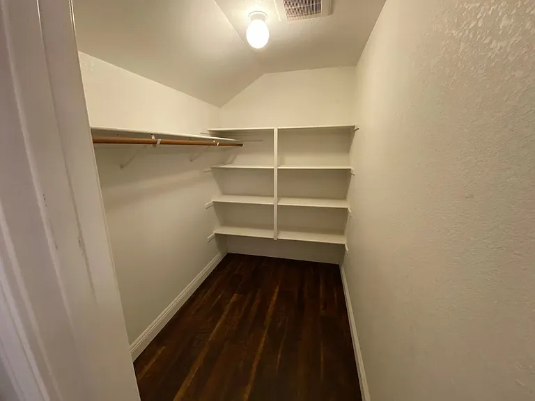 2545 Winsford Ln — Photo 27