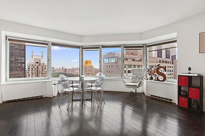 2nd image of 150-156 W 56th St APT 3402
