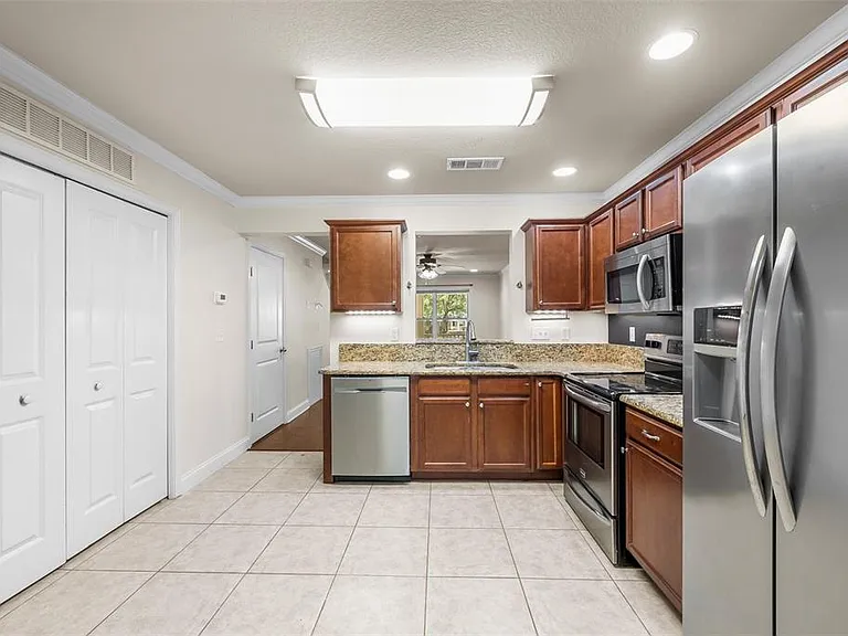 4605 SW 48th Dr #155 — Photo 8