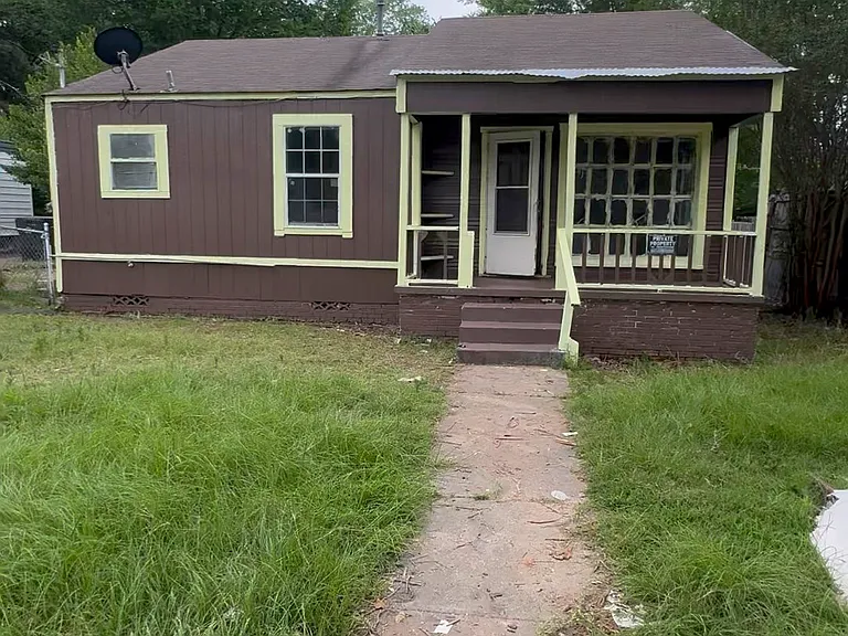 W Highland Ave — Photo 1