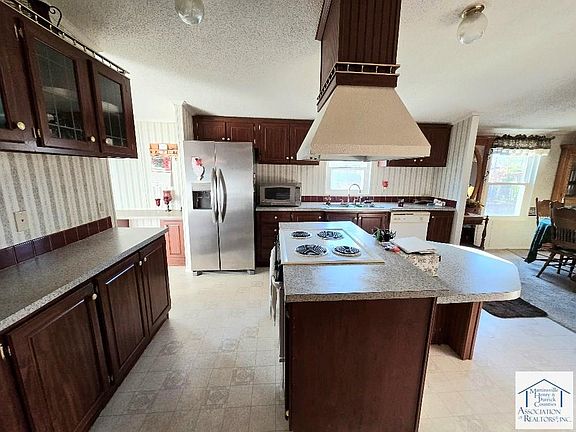 4th image of 76 Yancy Dr