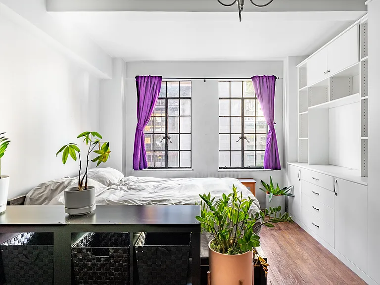 320 E 42nd St #1003 — Photo 14